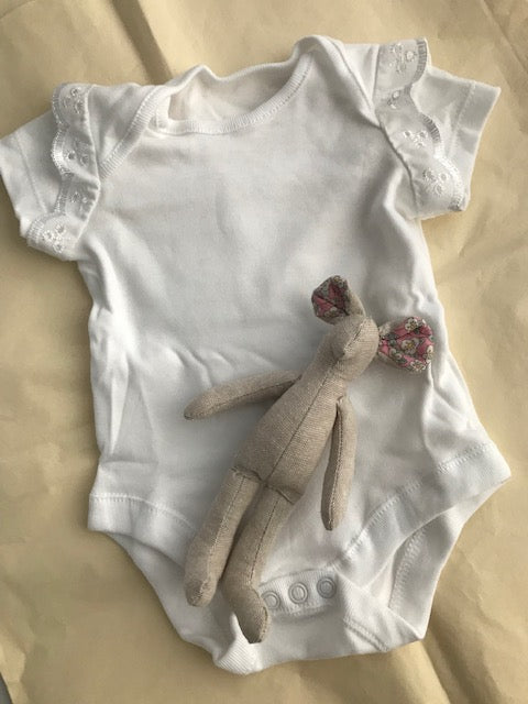 Ruffle sleeve Baby Vests. These vests have a pretty broderie anglaise trim stitched onto the sleeves and will look so cute under a little summer dress! They are a super soft 100% Cotton with nickel fastenings and are available in the other sizes.